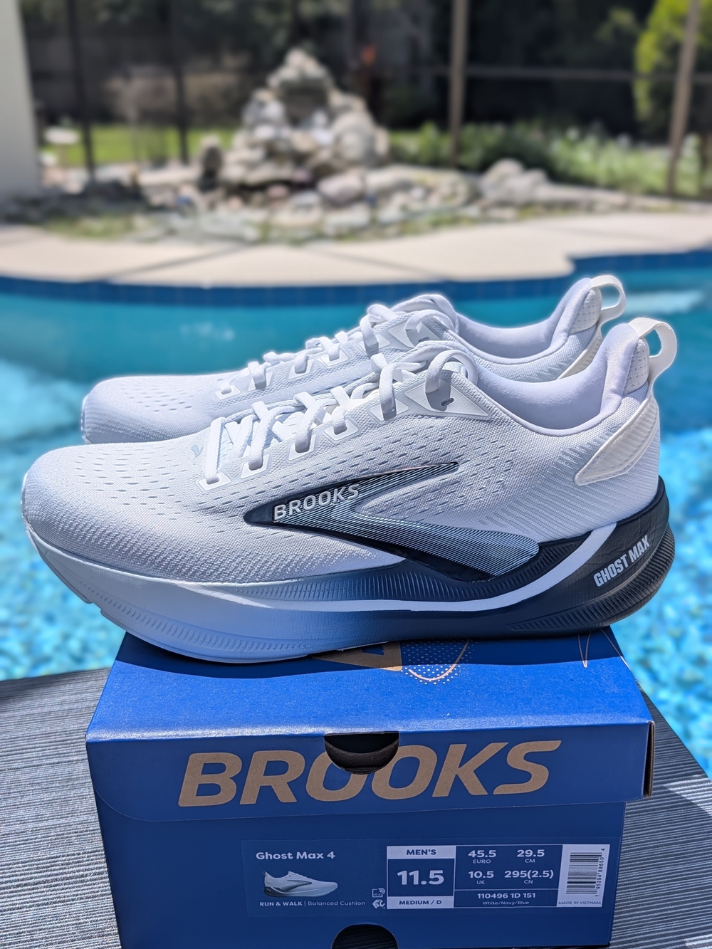 Brooks Ghost Max 4 Mens Size 11.5D White Navy Blue Running Shoe 1104961D151